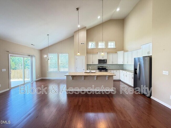 Building Photo - 2433 Cedar Rock Dr
