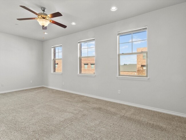 Building Photo - 475 S Fretz Ave