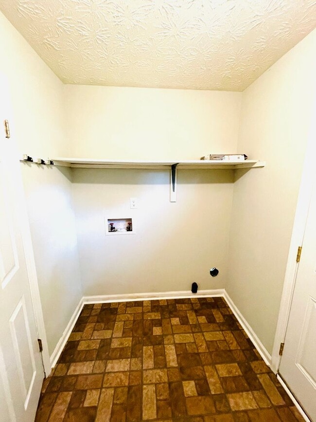Building Photo - ** 3 Bed 1 Bath located in Woodley Park * ...