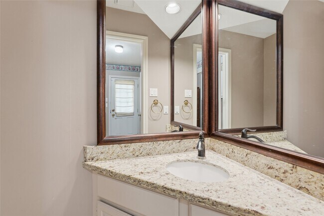 Building Photo - 3823 Village Oaks Dr