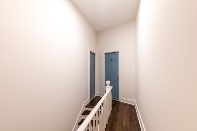 Building Photo - $300 OFF May Rent! Stylish Upstairs 1BR in Historic District
