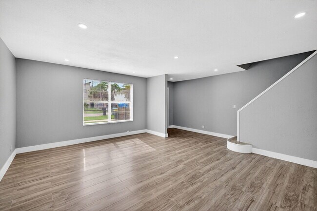 Building Photo - 5424 SW 44th Terrace