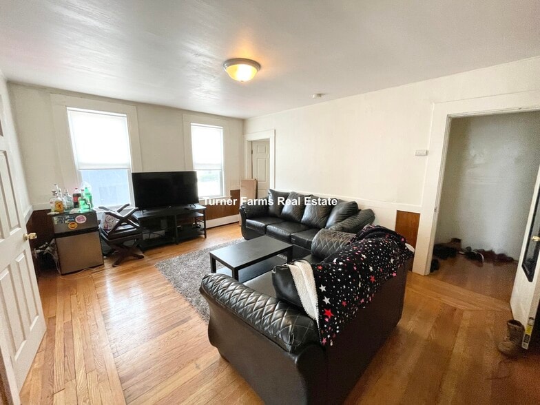 Building Photo - 53 W 7th St