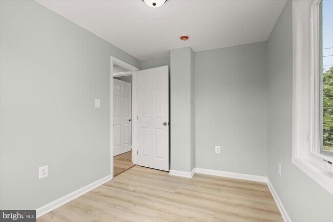 Building Photo - 2917 E Lee Ave