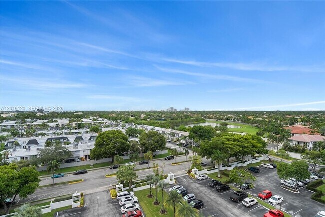 Building Photo - 1000 Parkview Dr