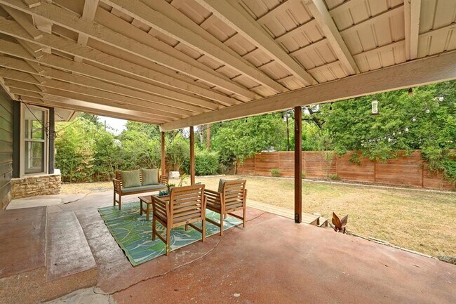 Building Photo - 3405 Santa Fe Dr