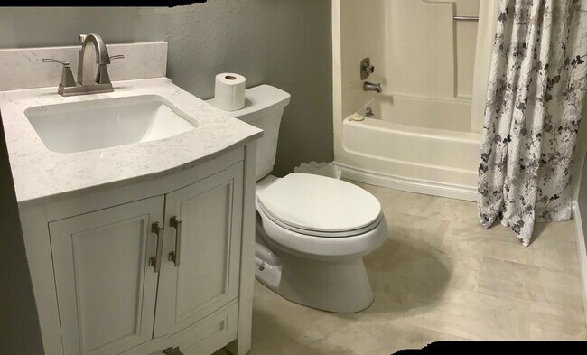 Building Photo - Beautifully Renovated 3-Bedroom Rambler with Bonus Room – East Bremerton