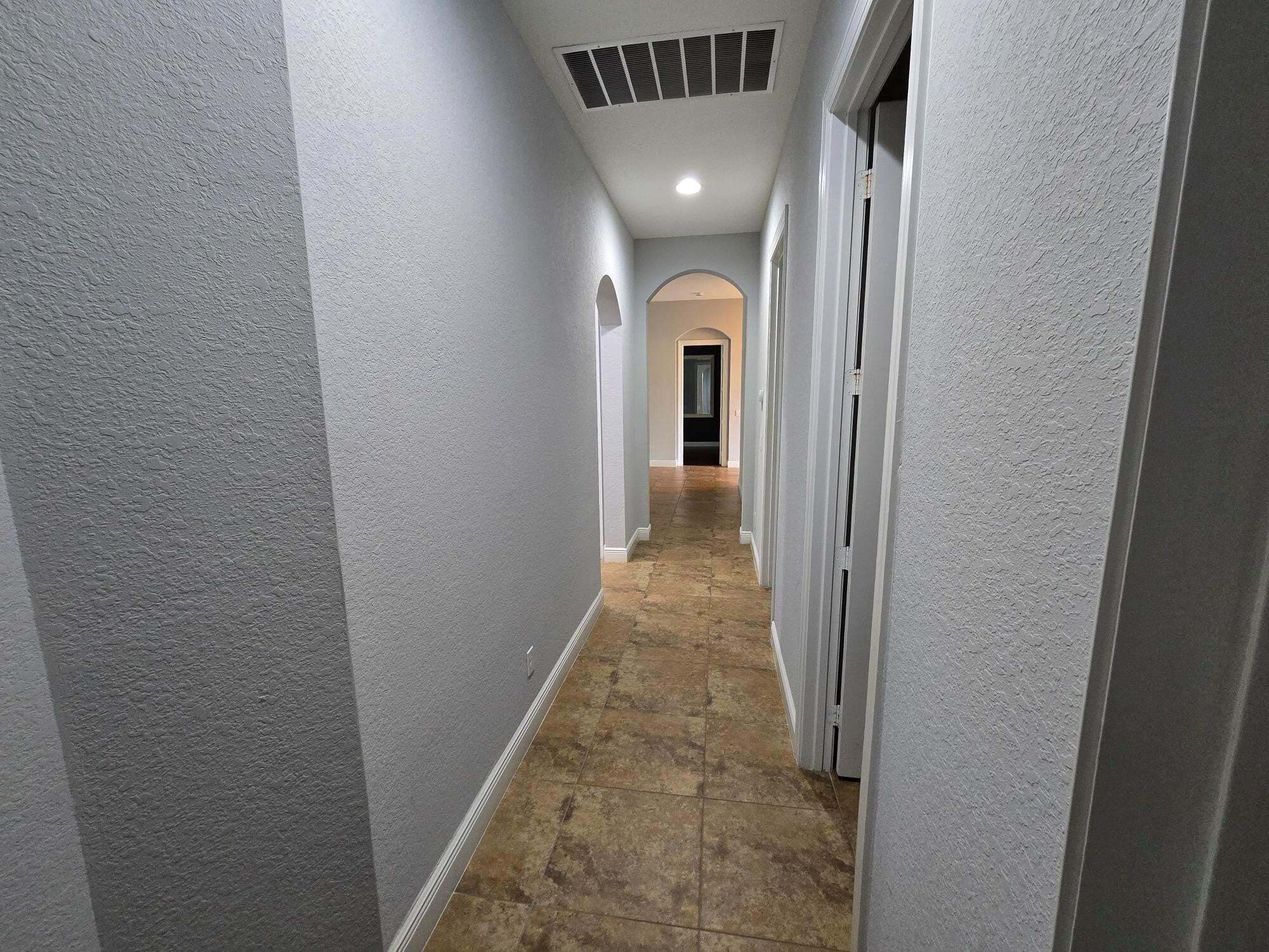 Building Photo - 2095 NW Diamond Creek Way