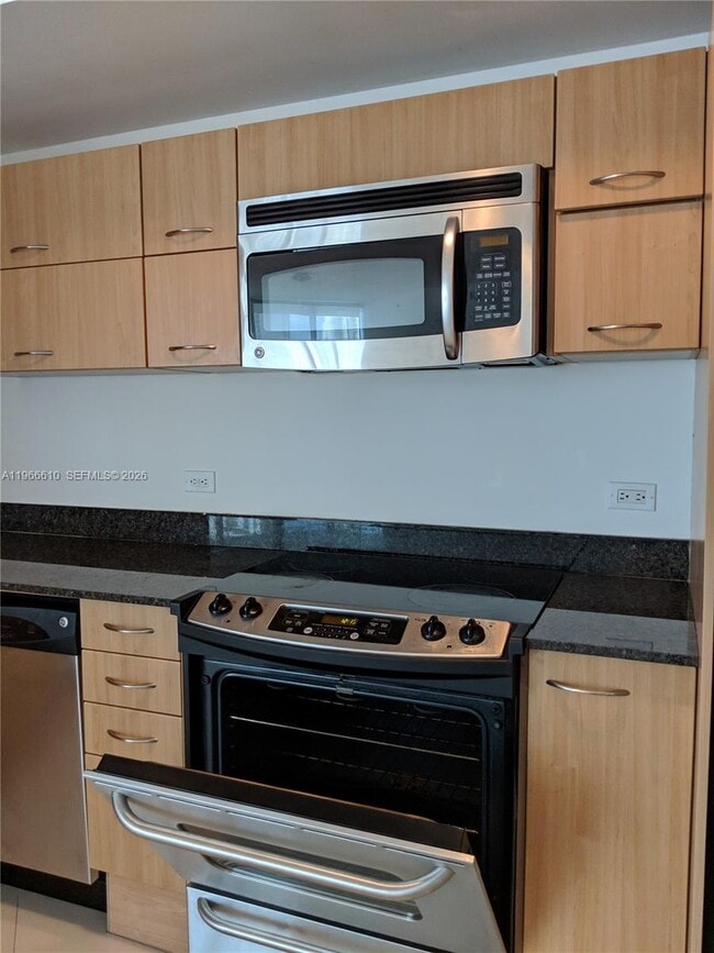 Building Photo - 350 S Miami Ave