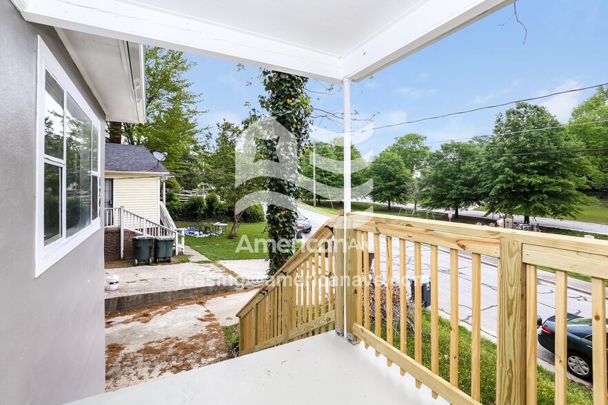 Building Photo - 1204 Bellevue St