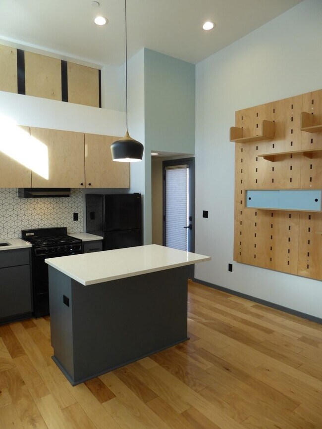 Building Photo - 61301 Benham Rd