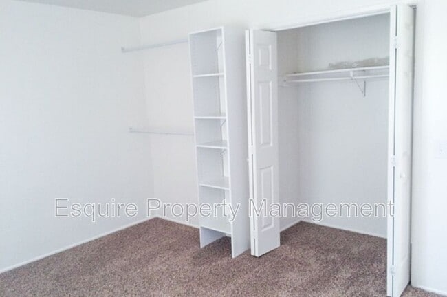 Building Photo - 2044 Chapel Dr