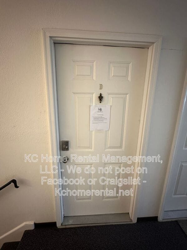 Building Photo - 812 E Walnut St