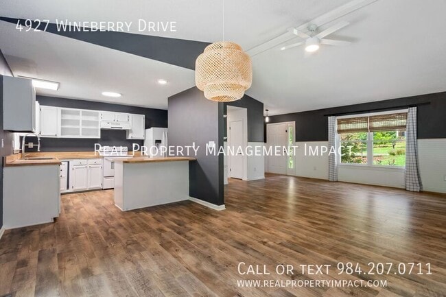 Building Photo - 4927 Wineberry Dr