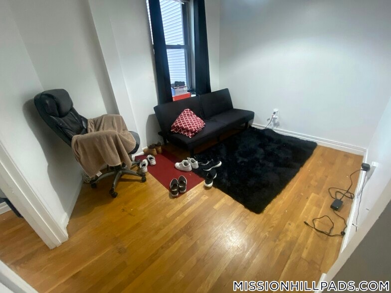 Building Photo - 715 Parker St