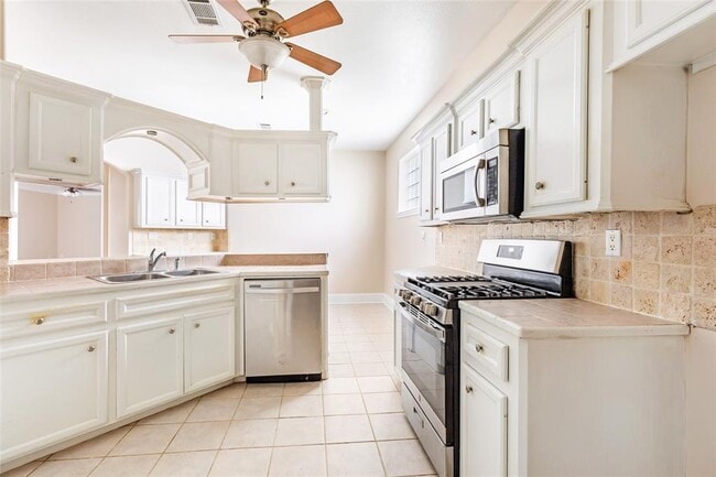 Building Photo - 108 Harbour Town Cir