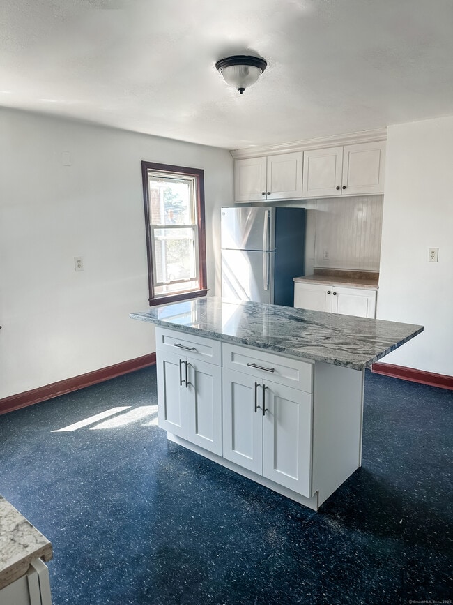 Building Photo - 264 Wilmot Ave