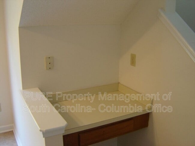 Building Photo - 8 Ridge Pond Dr