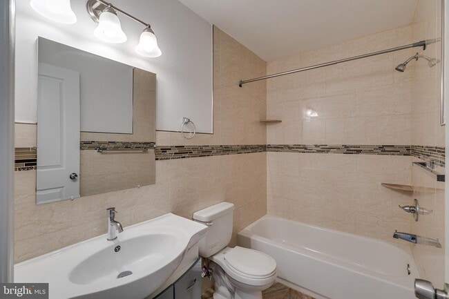 Building Photo - 2401 Carpenter St