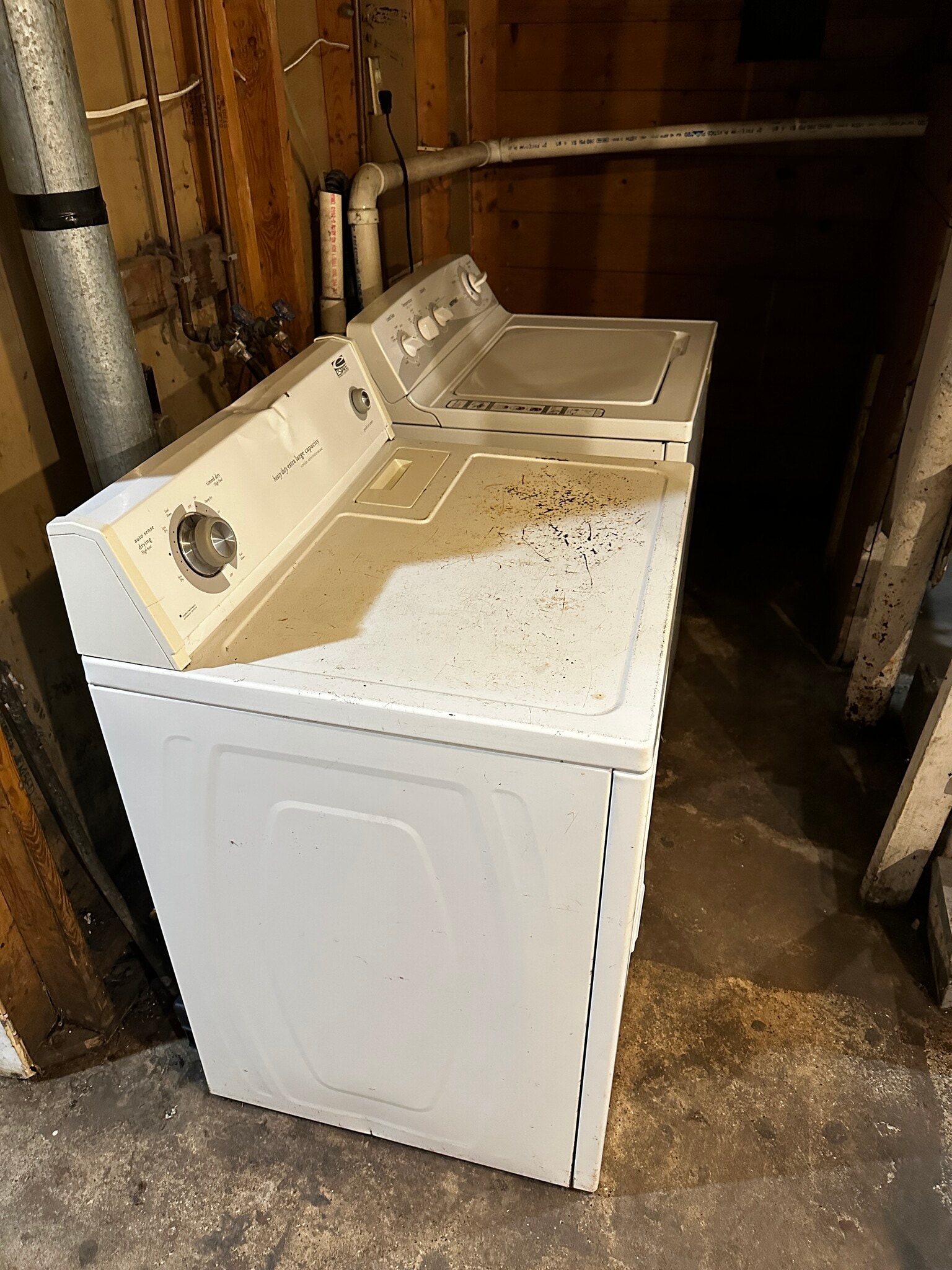 Building Photo - 1402 8th St E