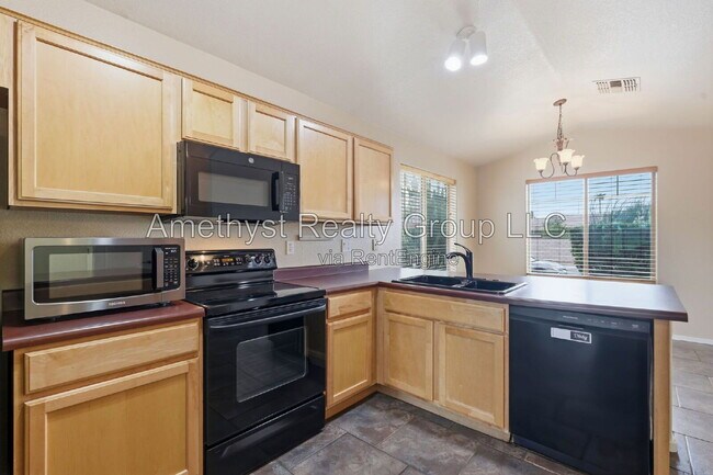 Building Photo - 6691 S 4 Peaks Pl