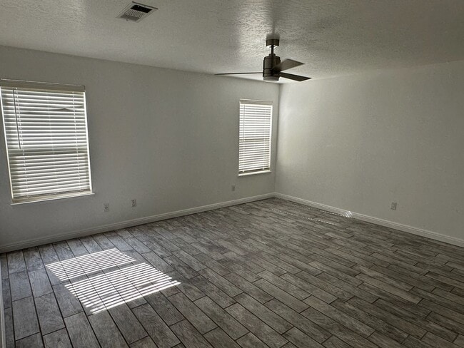 Building Photo - 5217 W Howard Ct