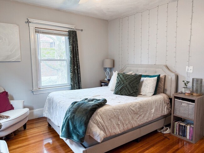 Building Photo - 10 Hunnewell Ave