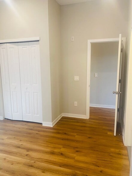 Building Photo - 1827 W Diamond St