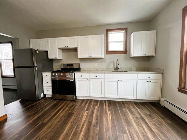 Primary Photo - 44 Summit St