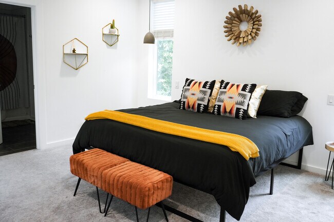 Master Bedroom - 1836 E Crockett St