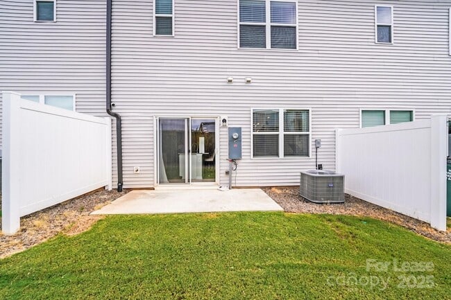 Building Photo - 3133 Hutton Gdns Ln