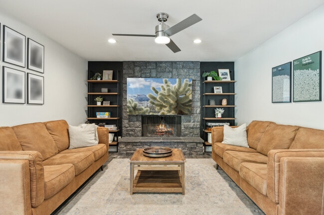 Building Photo - 438 E Larkspur Ln