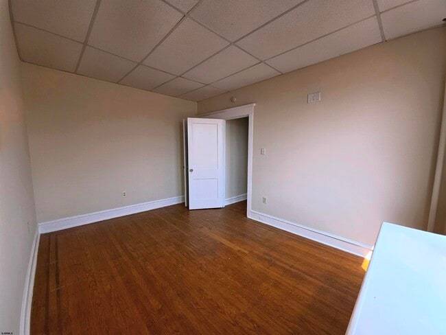 Building Photo - 6215 Ventnor Ave