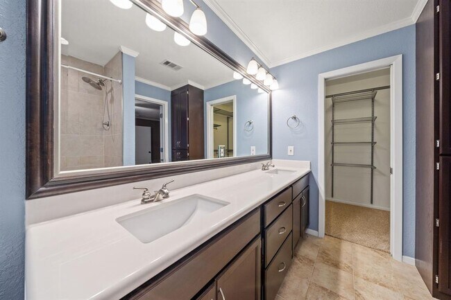 Building Photo - 9012 Texas Sun Dr