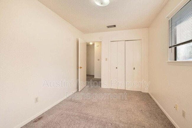 Building Photo - 115 S Frio St