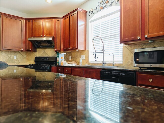 Building Photo - 26418 Creston Woods Dr
