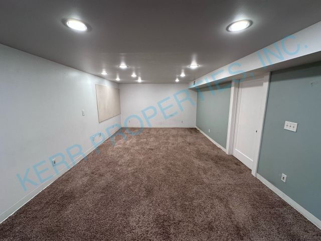 Building Photo - 110 NE 71st Ave