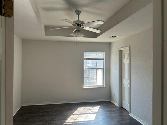 Building Photo - 1239 China Berry Ln