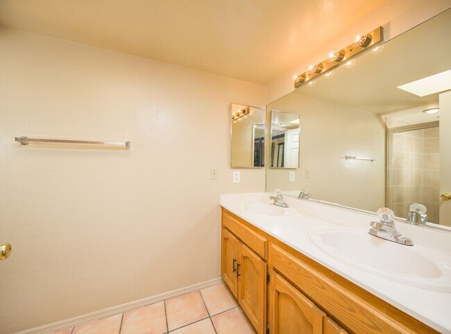 Building Photo - 2BR-2BATH  IN SOUGHT AFTER TWELVE HUNDRED ...