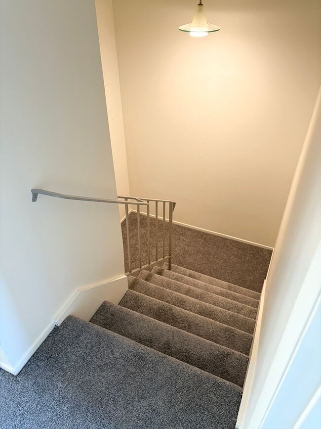 Building Photo - Welcome Home to a Desirable Whittier Community - Spacious 3-Bed, 2-Bath Townhome