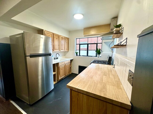 Building Photo - 3043 Boudinot Ave