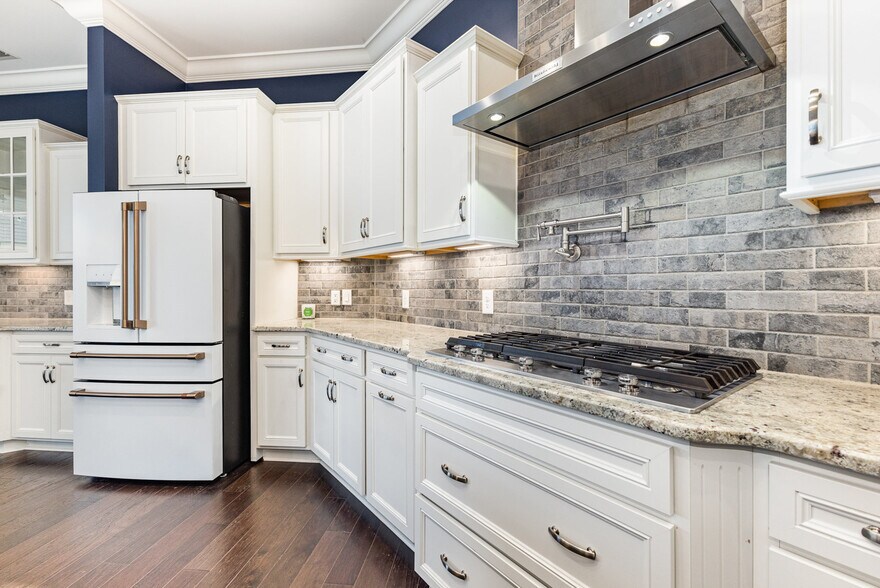 Building Photo - 6225 Majesty Ct
