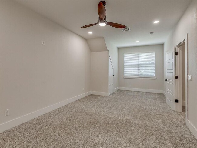 Building Photo - 4300 High Range Ln