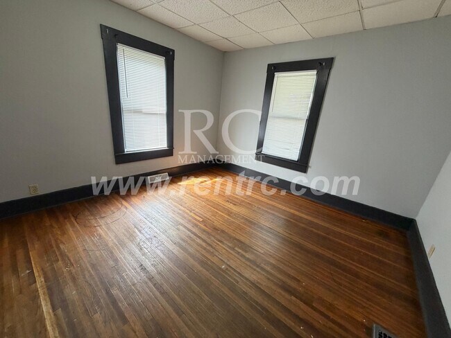 Building Photo - 11 Kentucky-