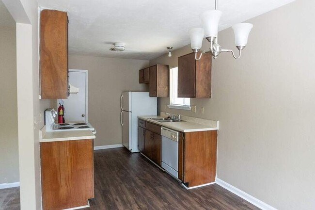Building Photo - 709 Pointe Ct