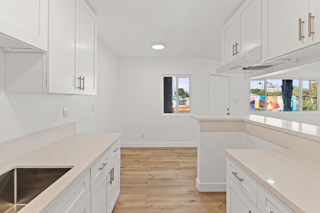 Building Photo - 927 Daisy Ave