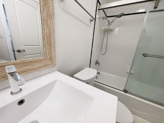 Building Photo - Modern 1st-Floor Studio with Resort Amenities & Prime Location