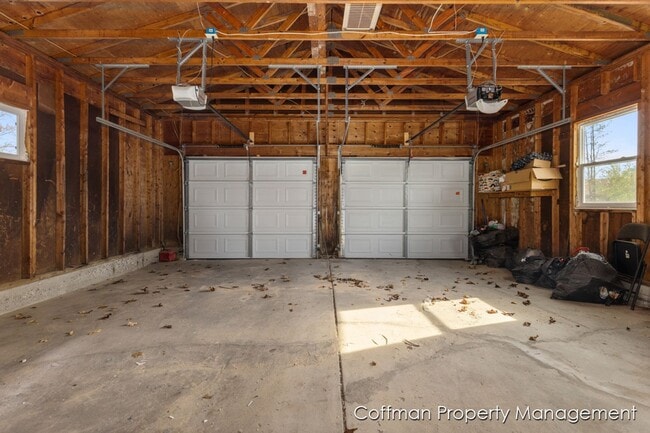 Building Photo - 2511-2513 Ridgefield Dr NE