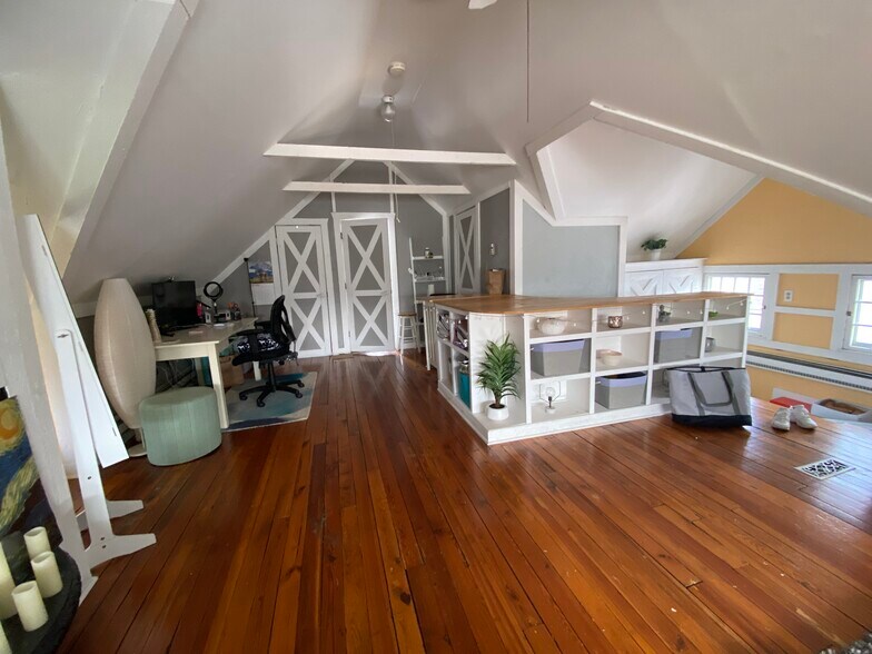 3rd floor bedroom - 1303 Wealthy St SE