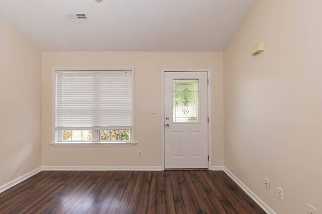 Building Photo - THREE BEDROOM HOME WITH LARGE YARD!